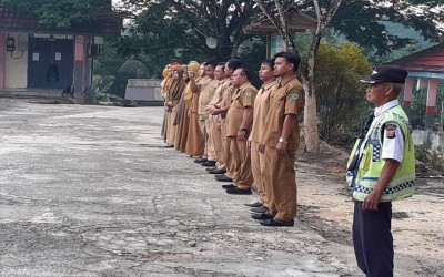 Upacara Bendera di Sekolah